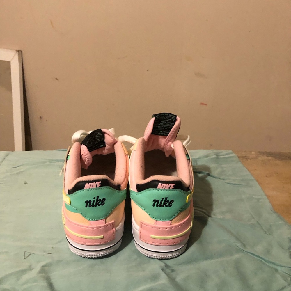 Kid’s tennis shoes
